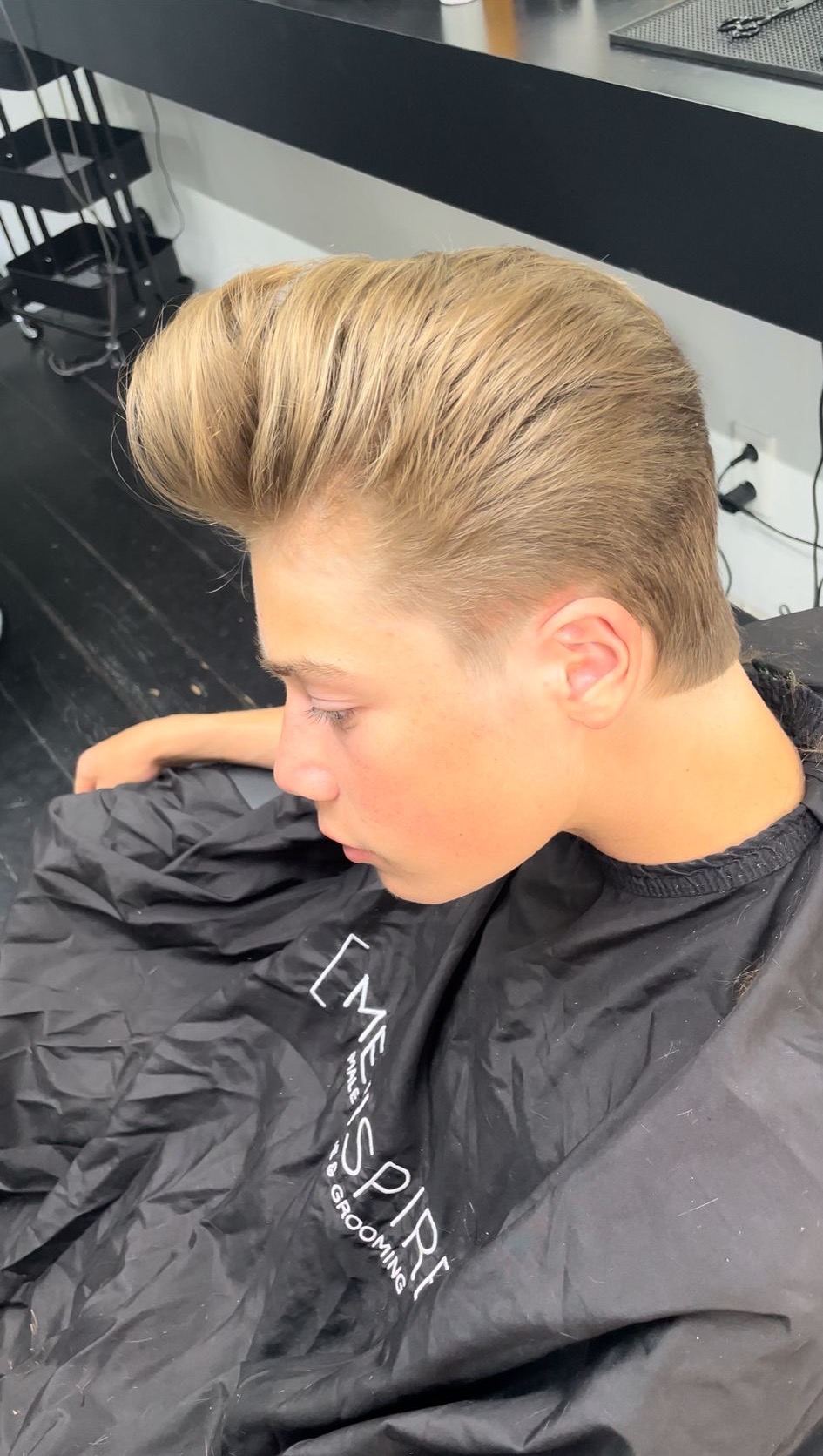 Long pompadour